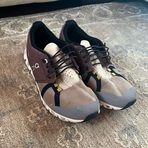 Womens on cloud tennis shoes